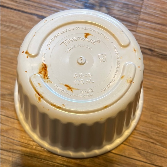 Tupperware White Cookware Set with Ridged Texture - Picture 6 of 6